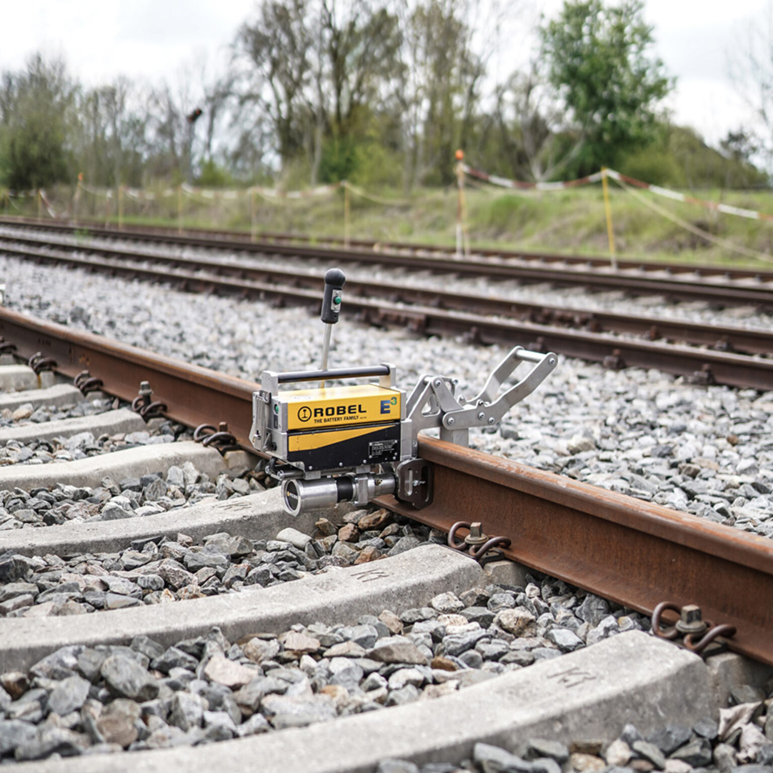 Robel Rail Agitating RODRILL 10.20 E³ Battery Powered Rail Drilling Machine – ROBEL railway ...