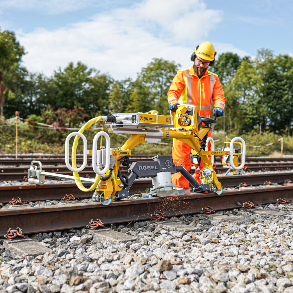 Grinding – ROBEL railway construction machines